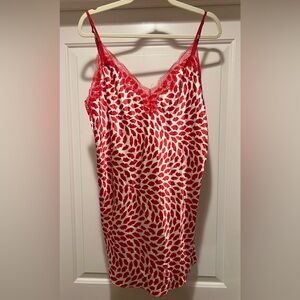 NWT Victoria's Secret Red and White Hearts Robe Chemise size L
